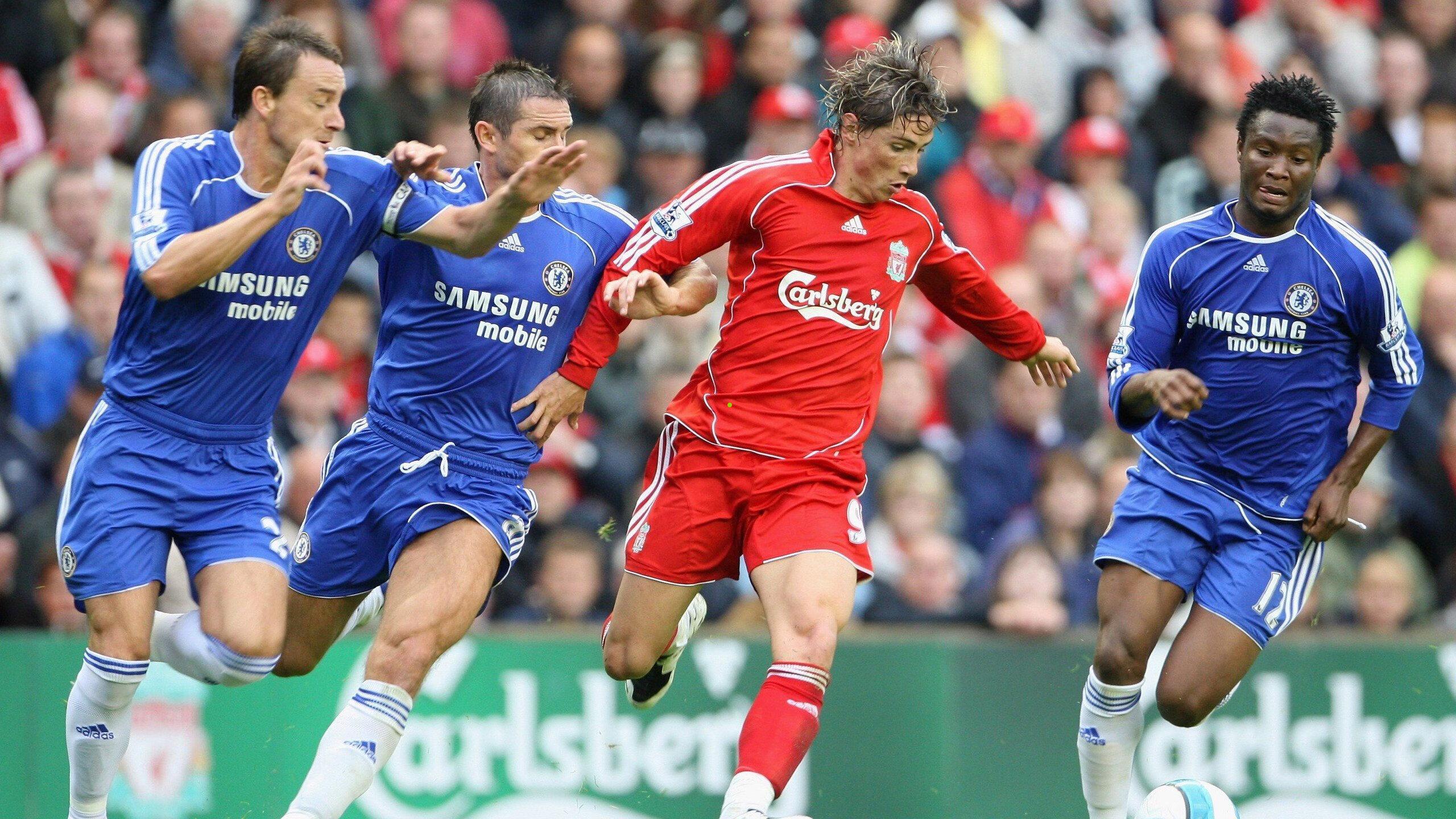 尤尔曼德赞哈兰德，顶级前锋典范，足球团队精神至上